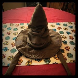 Harry Potter real talking sorting hat